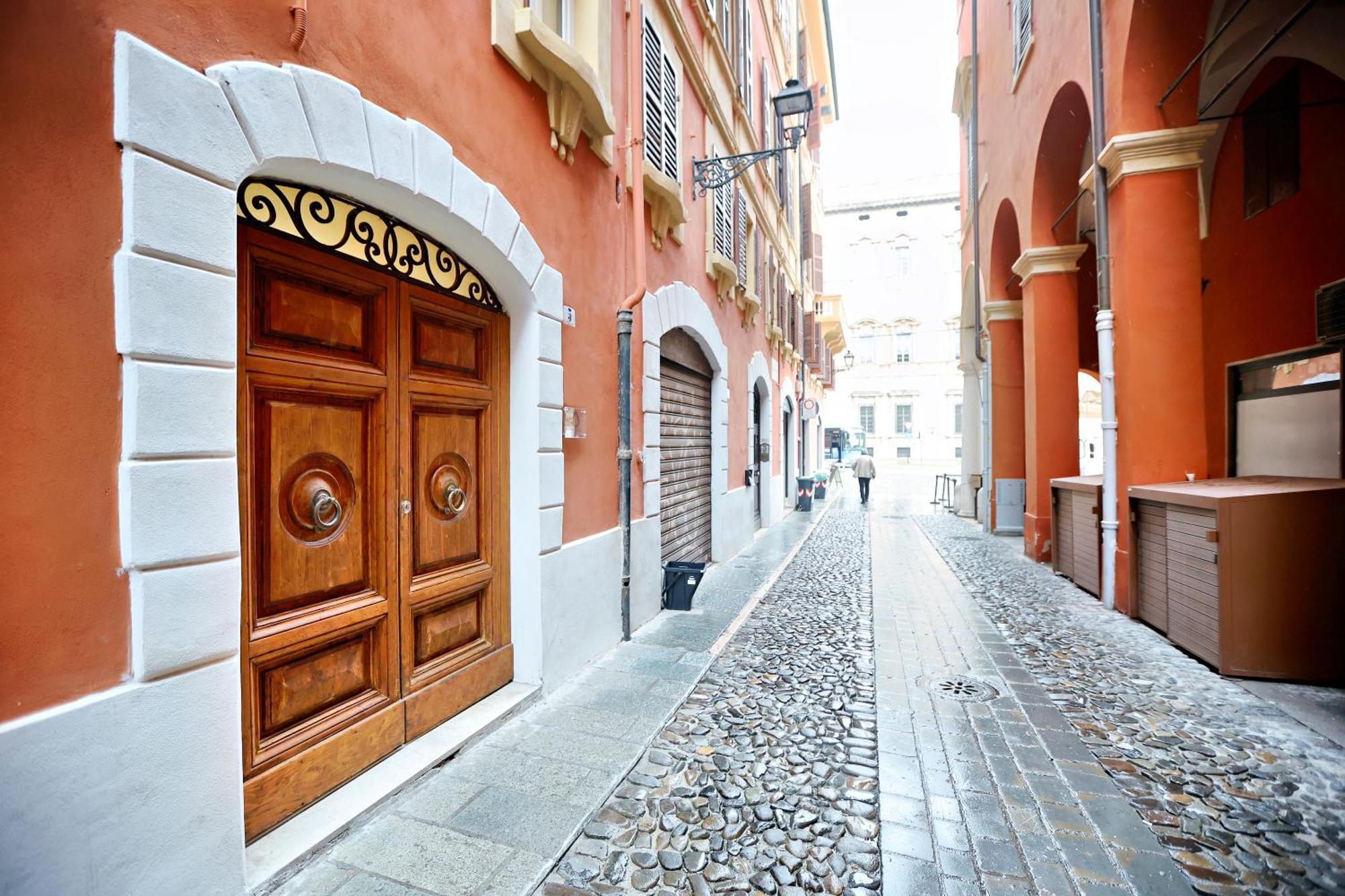 Loggia Dei Lovoleti Suite Modena Exterior photo